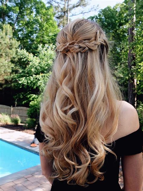 cute curly hairstyles for long hair prom